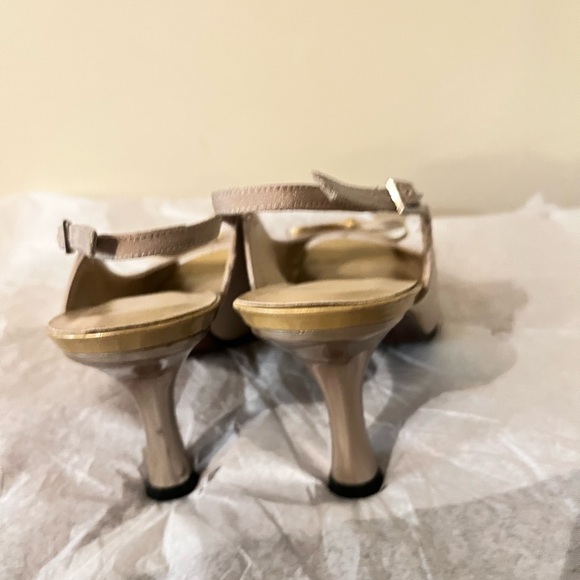 Stuart Weizmann open toe. - Picture 4 of 7